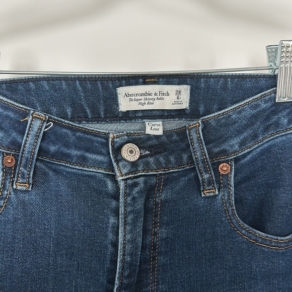 Abercrombie curve love dark wash jeans - Picture 2 of 3